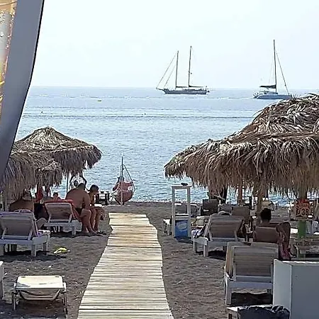 Pleasure Beachside Санторини