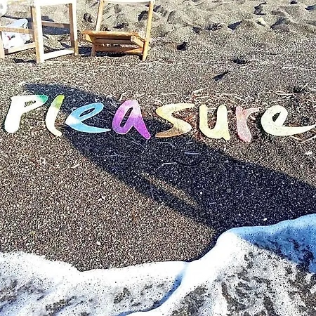 Pleasure Beachside Отель