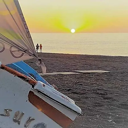 Pleasure Beachside Санторини