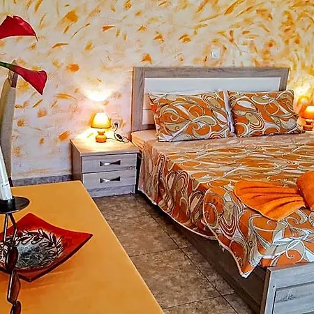 Pleasure Beachside Санторини