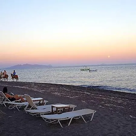Pleasure Beachside Отель